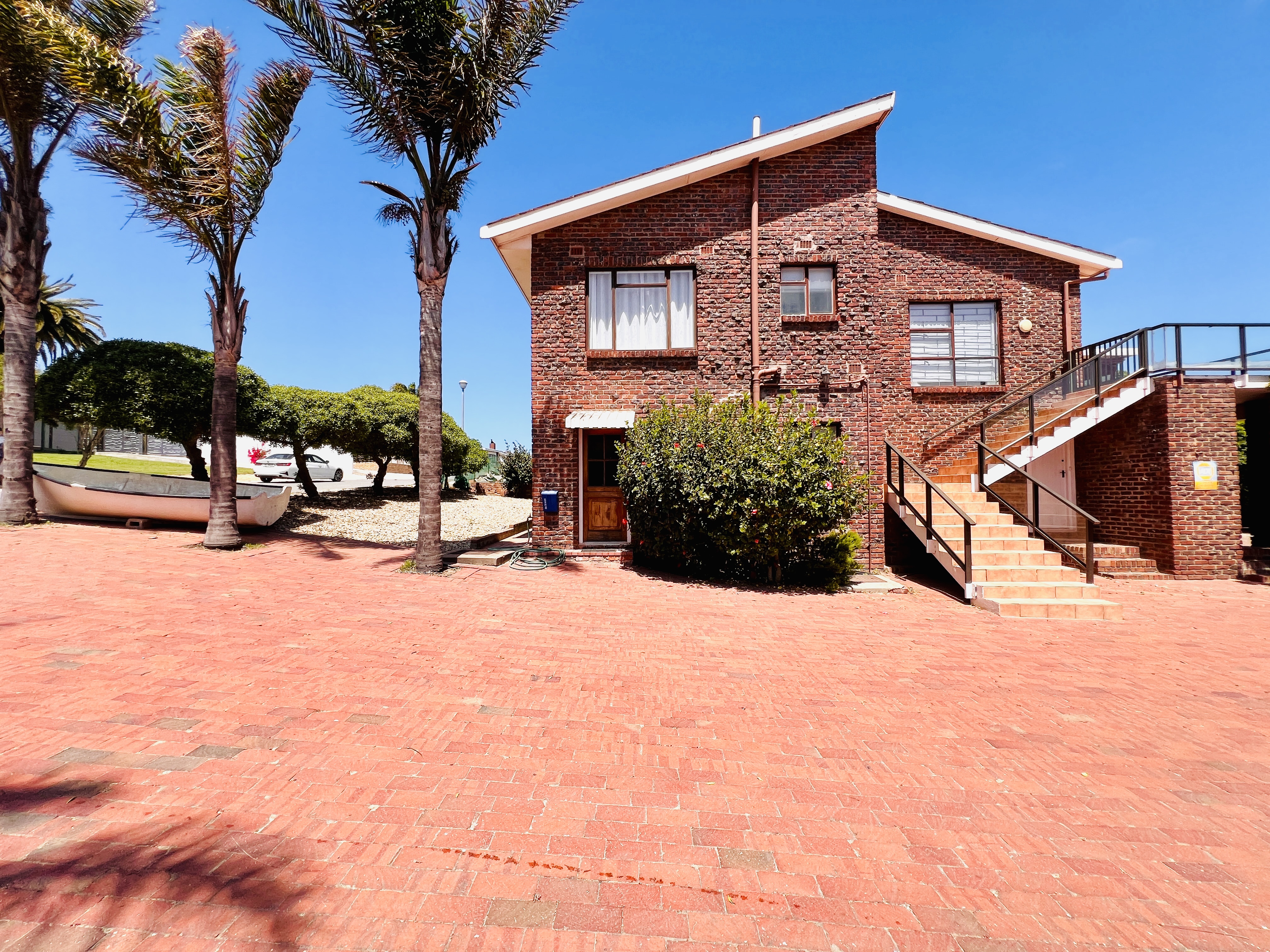 6 Bedroom Property for Sale in Middedorp Western Cape